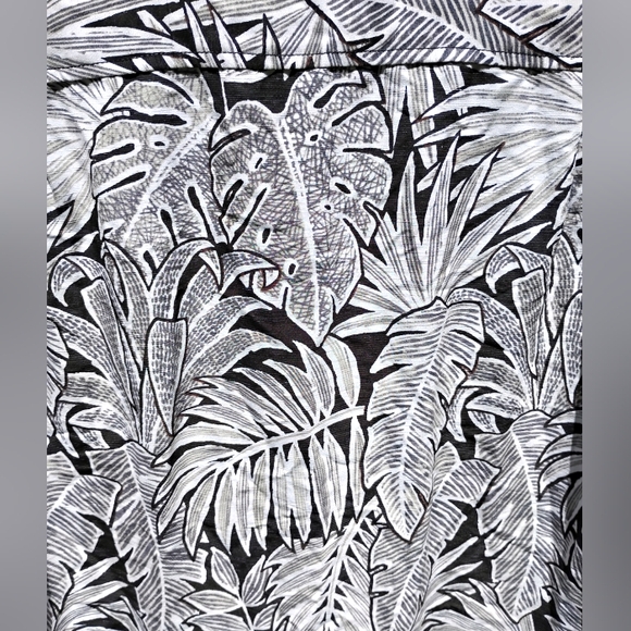 Tommy Bahama Black & White Short Sleeve Button-up Small Shirt - Picture 4 of 9